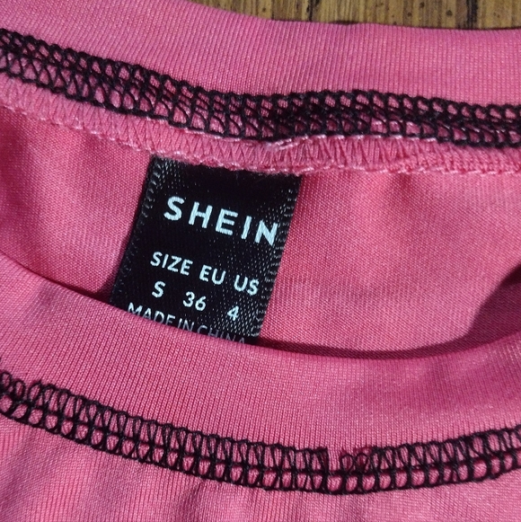 Hot Pink Long Sleeve Crop Top with Skull Design - Picture 4 of 11